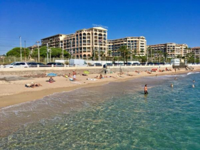 A&H Homes - Cannes Beach - Near Train Station